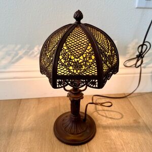 Antique 1900s Bradley & Hubbard Filigree Metal & 6 Slag‎ Glass Panels Table Lamp